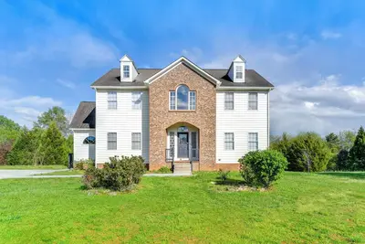 Image de Pet-Friendly Lake Norman Retreat w/ Deck & Grill