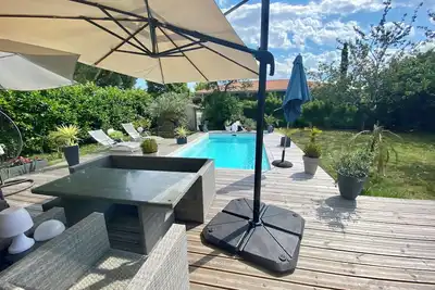 Image de Maison chaleureuse avec piscine proche de Bordeaux