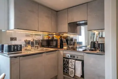 Image de Quaint apartment, parking, patio
