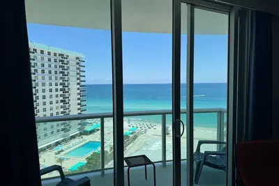 Image de Modern Ocean view 1 bedroom with direct beach access