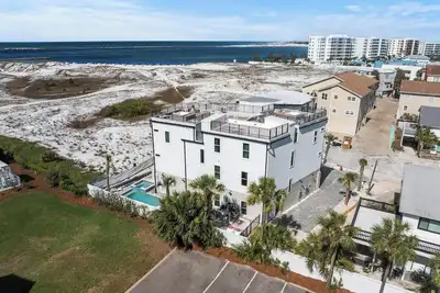 Image de Sleeps 12! Pool, Hot Tub & Cabana-Rooftop Tub, Steps 2 O'Steen Beach/East Pass B