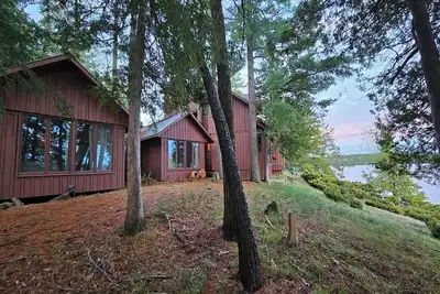 Image de Spectacular South Facing Ultimate Privacy on Jack Lake with your own Sand Beach!