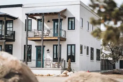 Image de Buena Surf : A Designer's Luxury Getaway Str-19