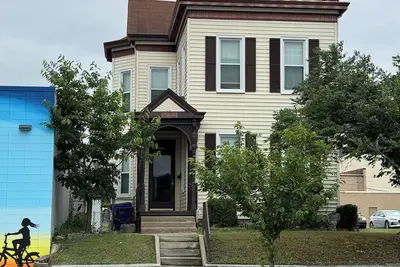 Image de Monument House, Near Spooky Nook, Heart of Hamilton, Oh private parking, Slps 8