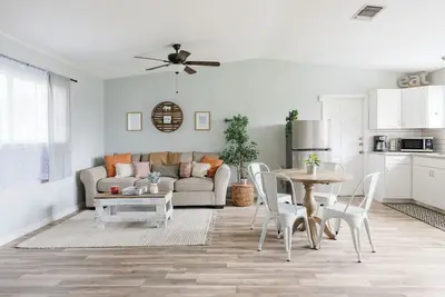Image de Cozy Home Mins From Randolph Afb, Airport, & More!