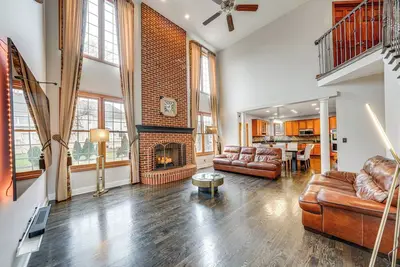 Image de In-Home Theater: Modern Naperville Vacation Rental