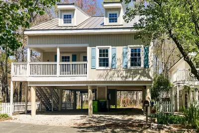 Image de Clearwater home - Elevated dog-friendly retreat with a deck plus pool & tennis