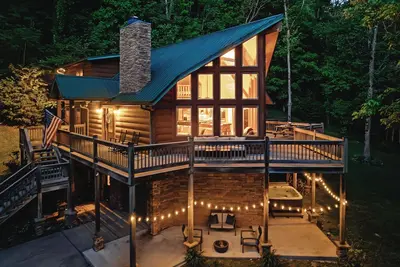 Image de Center Hill Lake Cabin with Hot Tub & Lake Access