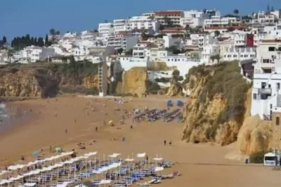 Image de Casa dos Sinos 2 Bedroom Beach Apartment with Roof Terrace NoA