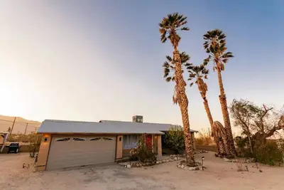 Image de Sunset Oasis! 3 min to Joshua Tree National Park! Ideal for family gatherings