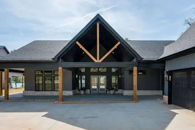 Image de Lakefront New Build | Family-Friendly | Hot Tub