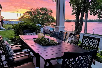 Image de DeaconessGuesthouseUnit2~Waterfront~Pets~Firepit~Hottub~Dome~Lux Amenities~Views