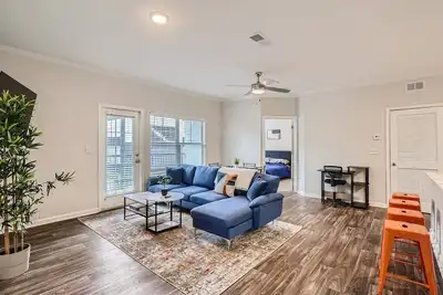 Image de Downtown Atl Retreat w. Balcony! Walk to Benz Stadium & World Congress Center