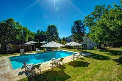 Beautiful Stone Farmhouse, Private Pool, Idyllic Setting Amongst Vineyards near Sainte-Foy-la-Grande