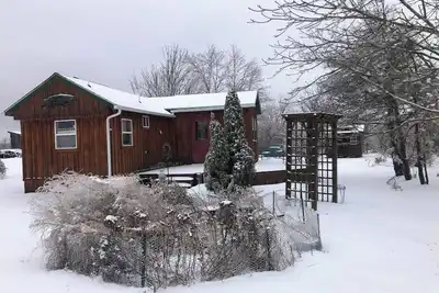 Image de Located behind a tree filled garden near our horse barn and Farm Sanctuary.