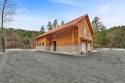 Image de Cozy Chinook Cabin