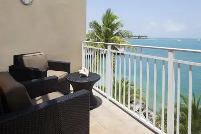 Image de Oceanfront Two Queen, Pier House, Beach Panorama, Custom Decor, Pet-Friendly