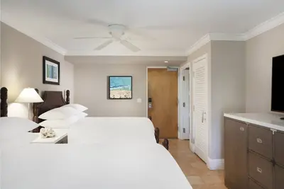 Image de 2 Oceanfront Two Queen, Pier House Resort, Beach Access, Pet-Friendly, Duval St.