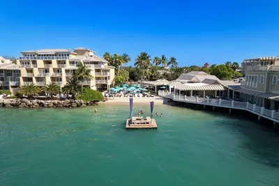 Image de 3 Oceanfront Two Queen, Pier House Resort, Beachfront Leisure, Key West Sunset