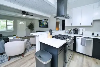 Image de Quiet Vallejo Home with Hot-Tub + Firepit