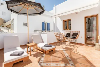 Appartement 'Diamond Of Naxos -chora-' avec terrasse privée, Wi-Fi et climatisation