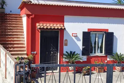 Image de Maison de vacances 'Casetta Esmeralda' avec vue sur la mer, terrasse privée et Wi-Fi
