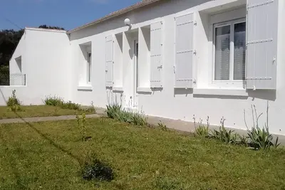 Image de Maison de vacances 'Maison De Vacances La Menou' avec terrasse privée, jardin privé et Wi-Fi