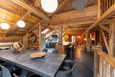 Image de Appartement 'Chalet Cépage - 14 Pers' avec vue sur les montagnes, terrasse privée et Wi-Fi