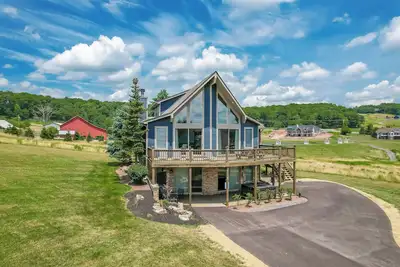 Image de Pet friendly! Free golf and lake access! All new furnishings!