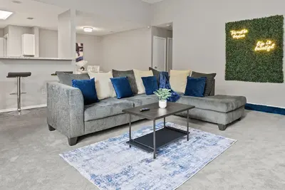 Image de Suburban 4 Bedroom Dream House / SeaWorld/6Flags/MedCenter / Sleeps 10