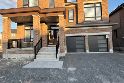 Image de Spacious House near Cobourg Beach