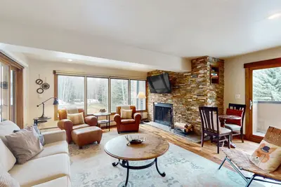 Image de Mtn-view 2nd-floor condo with large balcony, grill, hot tub, pool, & game room