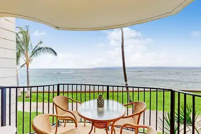Image de Oceanfront condo with heated pool, balcony, & amazing views