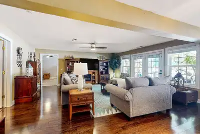 Image de Luxurious single-level retreat with private pool, oasis yard, & Ac