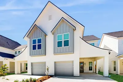 Image de Two-story home with a private washer/dryer & Ac - two miles from Tiger Stadium