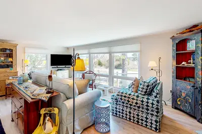 Image de Water-view house near golf with firepit, grill, deck, central Ac & washer/dryer
