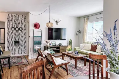 Image de Desert Star ★ King Bed, Nob Hill, Airport, Patio & Grill