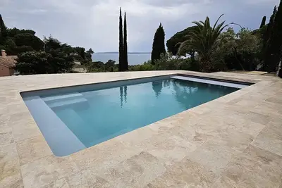 Image de Rez de villa avec piscine privée