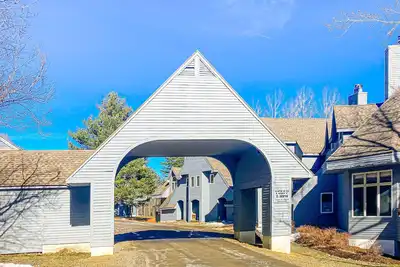 Image de Multi-level resort home near ski resorts with balcony, streaming, W/D