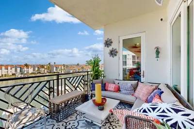 Image de Island Luxury: Resort-Style Condo in Madeira Beach with Spectacular Views