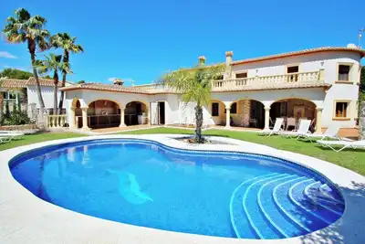 Image de Bahia - Spacieuse villa familiale avec piscine privée à Moraira