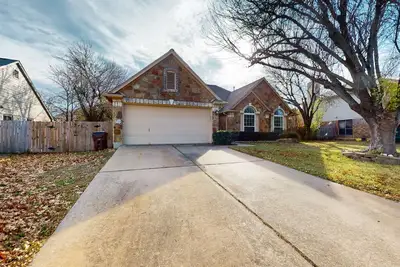 Image de Centrally located house with patio, central Ac, & washer\/dryer