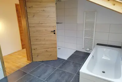 Image de GrĂĽnsteinblick fĂĽr 4 Personen, 2 Schlafzimmer