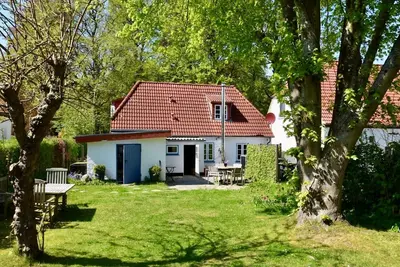Image de Altes Holzfällerhaus - Holzofen, Dusche, Gäste-wc, Terrasse, Eingezäunter Garten