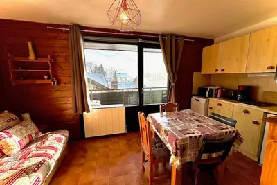 Image de Charmant studio au cœur du village avec balcon, idéal pour 2-3 pers, proche commodités!