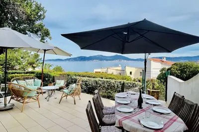 Image de Villa 3 Chambres avec Jardin et Terrasse - Climatisée, Parking, Wi-Fi