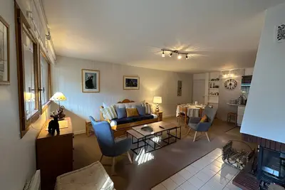 Image de Duplex lumineux avec balcon, proche des pistes et commerces, cheminée, parking gratuit et wifi inclus