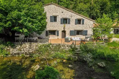 Image de Escapade au Moulin et sa Rivière Privative au Milieu D'un Domaine de 14 Hectares