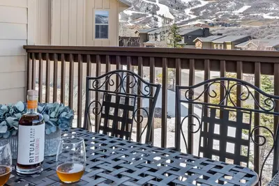 Image de Kabino: New! 20% Off Ski rentals! 1. 5 miles to Deer Valley Gondola