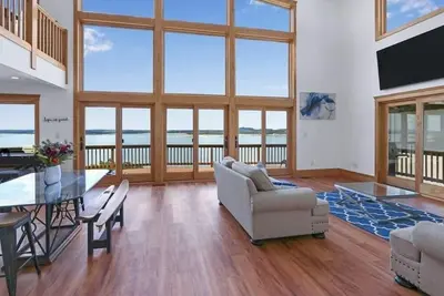 Image de Luxury Lake Front-Free Kayaks-Entire Floor of Games-Private Beach